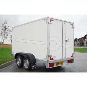 Twins Trailers gesloten aanhangwagen (lxbxh) 357x187x180cm, model TG01H-3500-D13, Bruto 3500kg (2750kg netto), 25mm Sandwichpanelen, 2 achterdeuren, Vloerhoogte 55cm, Tandemas geremd, Banden 13"