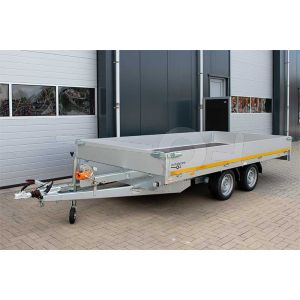 Voorkant met lier op liersteun op de Eduard multitransporter 4018-4-PMB30-270-63 406x180cm 2700kg laadvloerhoogte 63cm