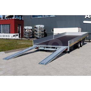 Gekantelde laadbak van de Eduard multitransporter 406x220cm bruto totaalgewicht 3000kg laadvloerhoogte 56cm 4022-4-AOB30-300-J-56 dragen bij aan een lage oprijhoek