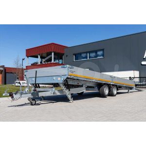 Voorzijde Eduard kantelbare multitransporter 606x200cm bruto totaalgewicht 3000kg laadvloerhoogte 63cm type 6020-4-AOB30-300-J-63 met gekiepte laadbak