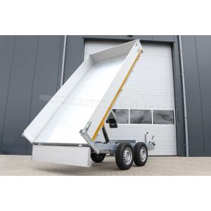 Achterzijde van een Eduard kipper, achterwaarts kippend, afmeting 310x160cm, 40cm aluminium borden, bruto laadvermogen 2000kg, laadvloerhoogte 72cm, elektrische bediening met achterwaarts gekipte laadbak