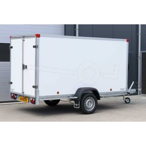 Achteraanzicht Power Trailer geremde enkelasser gesloten aanhangwagen 307x180x188 cm met een bruto laadvermogen van 1000 kg