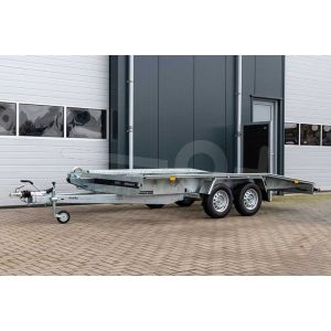 Zijaanzicht Martz autotransporter GT+450, Lxb 451x200cm, Bruto 2700kg (2100kg netto), Open laadvloer met stalen rijbanen (schuin aflopend aan achterzijde), Lvh ca 70cm, Oprijhoek circa 12°, Tandemas geremd, Banden 14inch