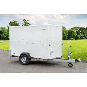 Blyss gesloten aanhangwagen (lxbxh) 255x134x150cm, model FS1326/150HL, Bruto 1300kg (805kg netto), Witte Sandwich panelen van 25mm, 2 achterdeuren, Vloerhoogte 50cm, Enkelas geremd, Banden 165R13