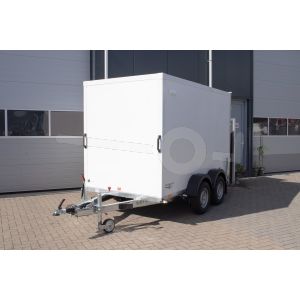 Gesloten aanhangwagen Blyss (lxbxh) 305x150x180cm, model FR2030/180HTL, Bruto 2000kg (1350kg netto), Witte Sandwich panelen, 2 achterdeuren, Vloerhoogte 50cm, Tandemas geremd, Banden 165R13C