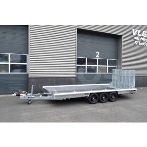 Vlemmix Machinetransporter, 480x180cm (lxb laadbak), bruto 3500kg (2630kg netto), banden 195/50R13, tridem (3 assen van 1350kg).
