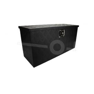 Zwarte aluminium materiaalkist, 840x310x400mm, voorzien van een lang pianoscharnier en afgewerkt met een rubberen stootrand en slot.