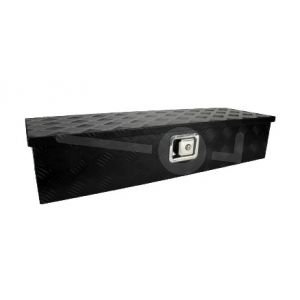 Zwart poeder gecoate aluminium materiaalkist, 950x320x190mm, voorzien van een lang pianoscharnier en afgewerkt met een rubberen stootrand en slot
