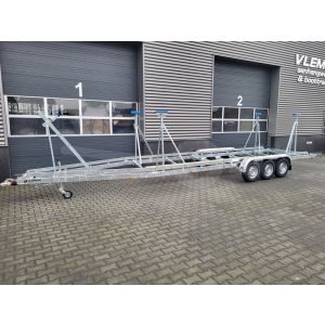 Zeilboottrailer Vlemmix, 1000x255cm (lxb), bruto 3500kg (netto 2670kg), tridem (3 assen van 1800kg) geremd.