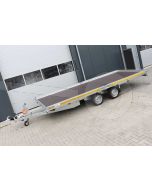 Autoambulance Eduard 506x220 cm met dichte laadvloer, 10cm hoge aluminium borden, kabellierop liersteun en oprijplaten, laadvloerhoogte 63cm, bruto laadvermogen 3500kg