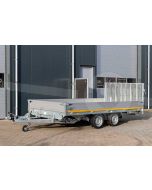 Voorzijde kantelbare Eduard machinetransporter met oprijklep 406x200cm bruto laadvermogen 3000kg laadvloerhoogte 63cm elektrische bediening 4020-4-AKB30-300-N-63