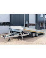 Vooraanzicht Eduard machinetransporter 506x200cm 3500kg laadvloerhoogte 63cm elektrische bediening 5020-4-AKB30-350-N-63 met gekantelde laadbak