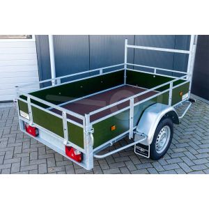 Power Trailer enkelasser aanhangwagen 200x132cm, laadbak met groene betonplex borden rondom, bruto laadvermogen 750kg ongeremd
