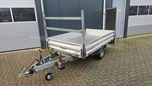 Kipper Humbaur HUK 153214, Lxb 230x140cm, Bruto 1500kg (netto 1132kg), Achterwaarts handmatig kippend, Lvh 64cm, Enkelas geremd.