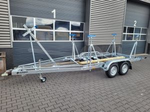 Zeilboottrailer Vlemmix, 630x220cm (lxb), bruto 2700kg (netto 2220kg), tandemas geremd.