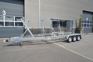 Zeilboottrailer Vlemmix, 780x220cm (lxb), bruto 3500kg (netto 2840kg), tridem (3 assen van 1350kg) geremd.
