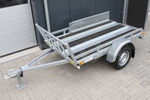 Motortrailer voor 1 of 2 motoren 220x132 (lxb bak), 750kg bruto  (590 netto) laadvloerhoogte 54cm, vlakke vloer met railing, banden 13", enkelas