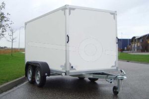 Ongeremde tandemas gesloten aanhangwagen, merk Twins Trailers, afmeting 257x157x150 cm, met twee achterdeuren, bruto laadvermogen 750kg.