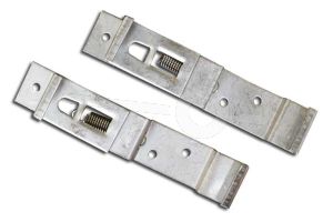 E&eacute;n paar RVS nummerplaatklemmen