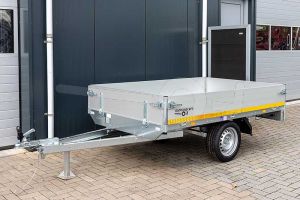 Eduard ongeremde enkelasser plateauwagen 2314-1-PB30-075-63, afmeting 230x145cm met 30cm borden, bruto laadvermogen 750kg, laadvloerhoogte 63cm, bandenmaat 195/50R13