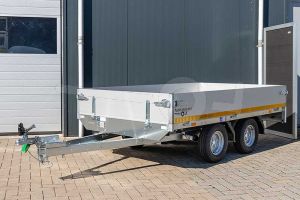 Ongeremde tandemasser plateauwagen Eduard 2514-2-PB30-075-56 met een laadbak van 250x145cm, bruto laadvermogen van 750kg en een laadvloerhoogte van 56cm.