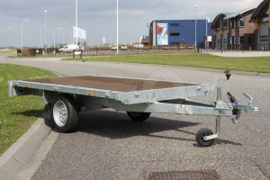 Eduard vlakke enkelas plateauwagen zonder borden afmeting 260x150cm, bruto laadvermogen 750kg ongeremd, laadvloerhoogte 63cm