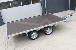 Vlakke plateauwagen Eduard zonder borden, afmeting 310x160cm, bruto laadvermogen 2000kg en laadvloerhoogte 63cm