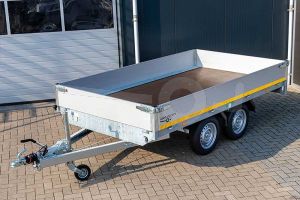 Eduard plateauwagen 310x160cm tandemas met 30cm borden, bruto laadvermogen 2500kg en laadvloerhoogte 72cm.