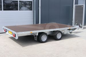 Eduard vlakke plateauwagen zonder borden, afmeting 310x160cm, bruto laadvermogen 2700kg en laadvloerhoogte 56cm