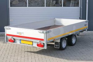 Eduard plateauwagen afmeting 310x160cm, bruto laadvermogen 2700kg en laadvloerhoogte 56cm.