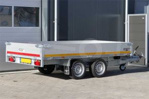 Eduard plateauwagen afmeting 310x160cm met 30cm aluminium borden, bruto laadvermogen 2700kg en laadvloerhoogte 63cm.