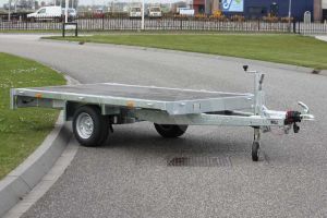 Vlakke Eduard plateauwagen zonder laadborden 330x180cm laadvloerhoogte 56cm bruto laadvermogen 1500kg