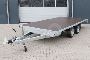 Vlakke Eduard plateauwagen zonder borden. Afmeting 406x180cm met laadvloerhoogte 63cm en bruto laadvermogen 2000kg.