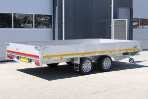 Eduard plateauwagen met 30cm borden, laadvloerhoogte 63cm en bruto laadvermogen 2000kg.