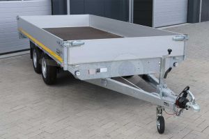 Eduard plateauwagen tandemas met 30cm borden, afmeting 406x200cm, laadvloerhoogte72cm, bruto laadvermogen 2500kg.