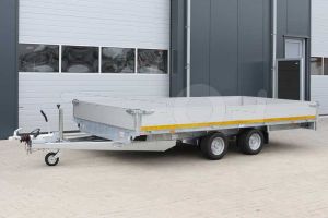 Plateauwagen Eduard tandemas 406x200cm met 30cm aluminium borden. Laadvloerhoogte 56cm. Bruto laadvermogen 2700kg.