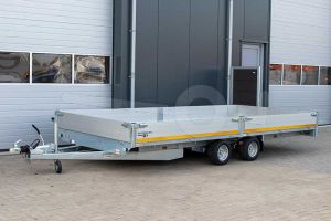 Vooraanzicht tandemasser Eduard plateauwagen 4520-4-PB30-270-56, afmeting 456x200cm, 30cm aluminium borden, laadvloerhoogte 56cm en bruto 2700kg laadvermogen.