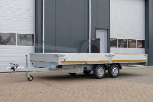 Eduard tandemas plateauwagen 506x200cm. Laadvloerhoogte 72cm. Bruto laadvermogen 2700kg.