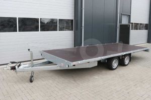 Vlakke Eduard plateauwagen zonder borden. Afmeting 506x220cm. Laadvloerhoogte 63cm. Bruto laadvermogen 3000kg.