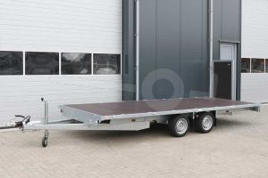 Vlakke plateauwagen Eduard zonder borden. Afmeting 506x220cm. Laadvloerhoogte 63cm. Bruto laadvermogen 3500kg.