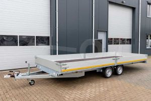 Vooraanzicht Eduard plateauwagen 6022-4-PB40-300-63, Lxb 606x220cm, Bruto 3000kg (2170kg netto), Lvh 63cm, Alu borden 40cm, Tandemas geremd, Banden 195/50R13