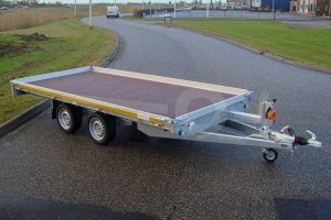 Eduard autotransporter 3518-4-PMB10-300-63, Lxb 356x180cm, Bruto 3000kg (2481kg netto), Lvh 63cm, Oprijhoek circa 15&deg;,  Alu borden 10cm, Dichte vloer, Tandemas geremd, Banden 195/50R13, Met oprijplaten en lier.