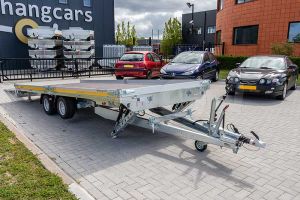 Eduard kantelbare autotransporter 606x200cm 3000kg met auto's er achter