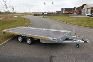 Autoambulance Eduard 606x200 cm met dichte laadvloer, aluminium borden, kabellier en oprijplaten laadvloerhoogte 63cm bruto laadvermogen 3000kg