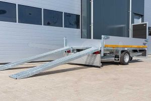 Eduard multitransporter 2618-3-POB30-100-56, Lxb 260x180cm, Bruto 1000kg (587kg netto), Lvh 56cm, Alu borden 30cm, Enkelas geremd, Banden 195/55R10, Met oprijplaten (geen lier).