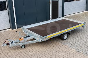 Eduard multitransporter 3318-3-PMB10-135-63, Lxb 330x180cm, Bruto 1350kg (964kg netto), Lvh 63cm, Alu borden 10cm, Enkelas geremd, Banden 195/50R13, Met oprijplaten en lier.