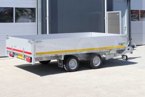 Eduard multitransporter 3318-4-PMB40-200-56, Lxb 330x180cm, Bruto 2000kg (1420kg netto), Lvh 56cm, Alu borden 40cm, Tandemas geremd, Banden 195/55R10, Met oprijplaten en lier.