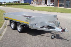 Eduard multitransporter 3318-4-PMB40-300-63, Lxb 330x180cm, Bruto 3000kg (2380kg netto), Lvh 63cm, Alu borden 40cm, Tandemas geremd, Banden 195/50R13, Met oprijplaten en lier.