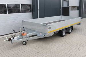 Eduard multitransporter met lier en oprijplaten, afmeting 406x180cm met 40cm borden, laadvloerhoogte 56cm, bruto laadvermogen 3000kg
