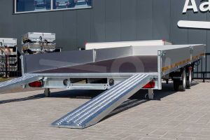 Lage oprijhoek oprijplaten en gekiepte laadbak van kantelbare Eduard multitransporter 406x200cm 3500kg laadvloerhoogte 63cm 4020-4-AOB30-350-J-63